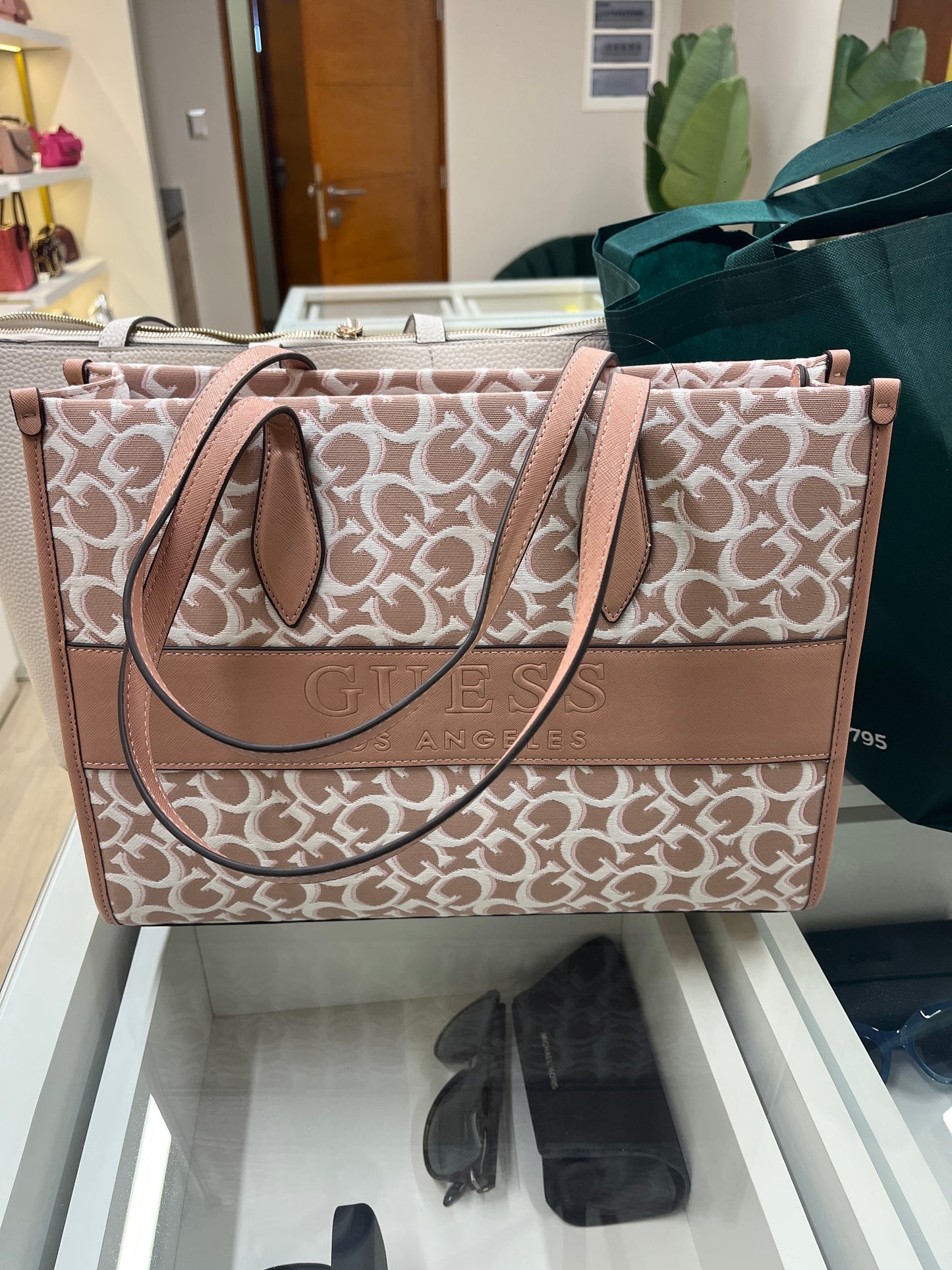 Cartera Guess rosado CGR5